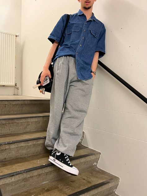 Chill city outfit men sweatpants Male Fashion Sweatpants, Sweatpants And Converse Outfits Men, Outfits With Sweatpants Men, Flannel And Sweatpants Outfit Men, Male Sweatpants Outfit, Men’s Sweatpants Fashion, Sweatpants And Birkenstocks Outfit, City Outfit Men, Men’s Sweatpants Outfit