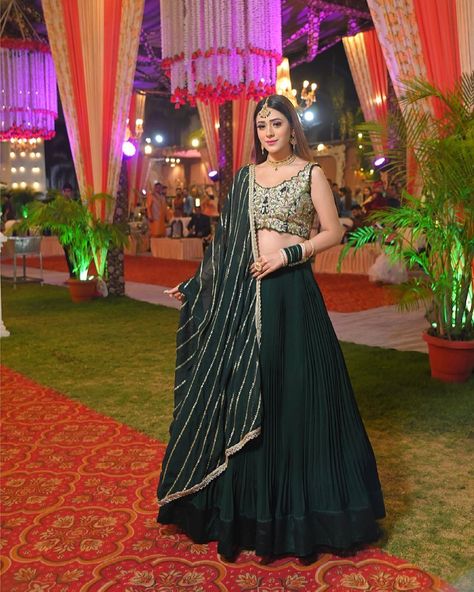 Hiba Nawab on Instagram: “🍃” Pleated Fabric Outfits, Dark Green Lehenga, Dark Green Blouse, Hiba Nawab, Wedding Lehenga Designs, Georgette Dupatta, Green Lehenga, Wedding Blouse Designs, Lehenga Skirt