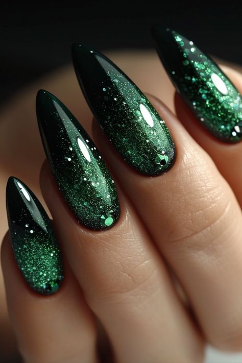 Dark Green Nails Emerald Nails, Kutek Disney, Dark Green Nails, Green Nail Designs, Her Nails, Dark Nails, Xmas Nails, Prom Nails, Nails 2024