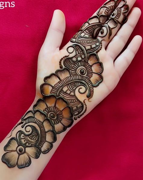 Henna Styles, Front Hand Mehndi Design, Latest Arabic Mehndi Designs, Short Mehndi Design, Front Hand Mehndi, Simple Arabic Mehndi, Mehndi Designs Simple, Simple Arabic Mehndi Designs, Hand Mehndi Design