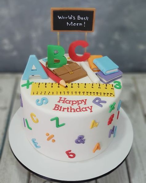 I Love Cakes on Instagram School Cake Design, Abc Cake Birthday, Daycare Cake, Back To School Cakes, Back To School Cake Ideas, Teacher Theme Cake, School Themed Cake, First Day Of School Cake, Cake For Teacher