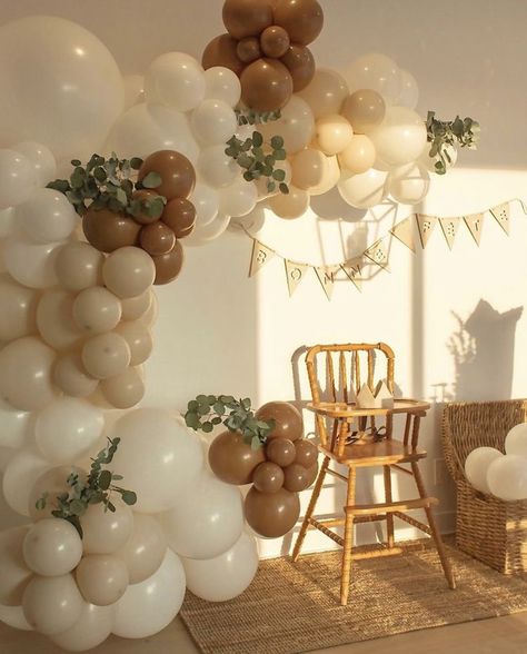 Neutral Aesthetic Birthday Decor, Brown And White Birthday Theme, Neutral Theme Birthday Party, Neutral Party Decor Birthday, Beary First Birthday Balloon Arch, Beary First Birthday Decor, Neutral Color Birthday Party Ideas, Earthy Birthday Party Decor, Boho First Birthday Boy