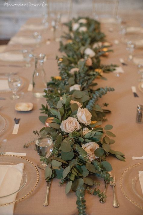 Top Table Decoration, Head Table Wedding Decorations, Wedding Head Table, Wedding Top Table, Winter Wedding Ideas, Head Table Decor, Table Garland, Head Table Wedding, Small Vases