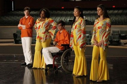 Glee - Disco sucks. Or does it? (It just so happens I "stayed alive" by avoiding this episode of 'Glee' ...) Glee Tina, Glee Season 1, Lea Michele Glee, Glee Memes, Mark Salling, Rachel And Finn, Amber Riley, Glee Fashion, Heather Morris