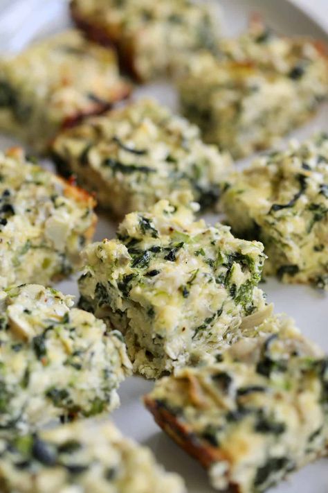 Spinach Artichoke Squares are a delicious low-carb spin on classic spinach artichoke dip for the perfect party treat everyone can enjoy!  Great for breakfast or brunch, too! Spinach And Artichoke Squares, Baked Artichoke Squares, Canned Artichoke Recipes, Spinach Artichoke Salmon, Spinach Artichoke Crostini Skinnytaste, Artichoke Squares, Spinach Squares, Spinach Appetizers, Party Breakfast