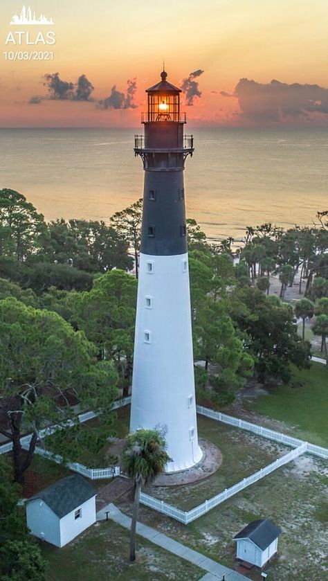 Hunting Island South Carolina, South Carolina Lighthouses, Beaufort South Carolina, South Carolina Travel, American Flag Wallpaper, Walk In The Light, Lighthouse Pictures, Coastal Carolina, Beautiful Lighthouse