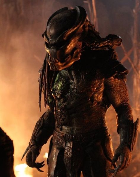 Predator Movie Universe’s Instagram profile post: “KNBs Berserker predator,this design is really growing on me.🔥😍Predators 2010 #underrated #movies #behindthescenes . . . . . Follow…” Predator Aesthetic, Predators Film, Predator Artwork, Predator Alien Art, Monster Movies, Predator Movie, Alien Vs Predator, Alien Vs, Aesthetic Tumblr