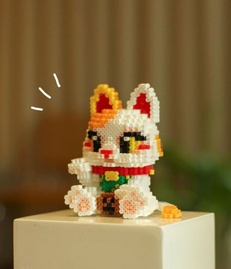 3d Perler Bead Patterns, Perler Bead Designs, Hama Beads 3d, Perler Beads Ideas, Cat 3d, Fortune Cat, 3d Perler Bead, Art Perle, Diy Perler Bead Crafts