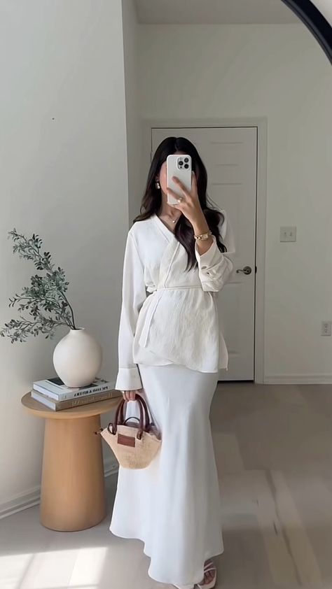 Monochromatic Modest Outfit, Modest Outfits For Petite Women, Elegant Outfit Modest, Feminine Modest Style, Holiday Outfits Modest, Modest Outfit Inspo Summer, Modest Elegant Outfits, Classy Modest Outfits, Modest Mom Outfits