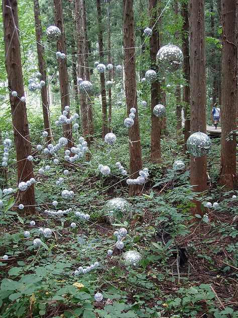 Random disco-ball forest | Flickr - Photo Sharing! Disco Forest, Disco Ball Tree, Disco Fairy, Enchanted Forest Party, Nature Party, Mobile Sculpture, Forest Party, Electric Forest, Cubby House