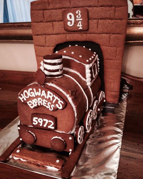 Hogwarts Express Gingerbread January 2, 2018cakesbyhluck So many have asked how I created this magical train that has been pinned more the 6,000 times on Pinterest. Well, you’re in luck… I’m about to give you the How To’s so you can build your own and reminisce about the days when you were waiting for your Hogwarts letter. For starters, I did not single-handedly create this masterpiece- I’d suggest working on this magical beast with a partner.     *** Warning what you are about start will Themed Gingerbread House, Harry Potter Birthday Cake Ideas, Harry Potter Weihnachten, Gateau Harry Potter, Harry Potter Hogwarts Express, Harry Potter Christmas Decorations, Cumpleaños Harry Potter, Harry Potter Birthday Cake, Glume Harry Potter