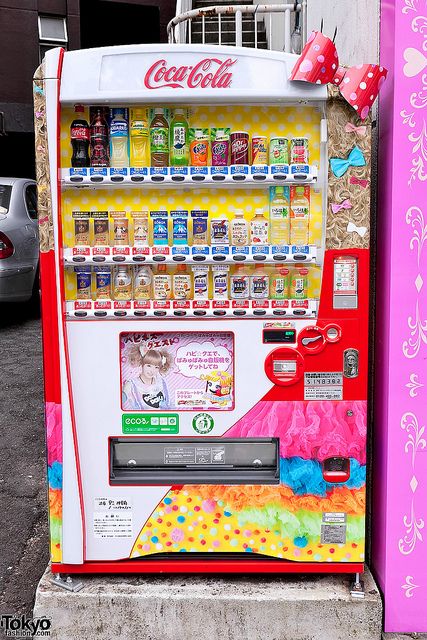 Kyary Vending Machine, Harajuku by tokyofashion, via Flickr Japanese Money, Vending Machines In Japan, Kyary Pamyu Pamyu, All About Japan, Colourful Life, Go To Japan, Travel Japan, Vending Machines, Super Kawaii