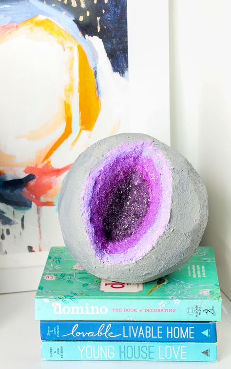 A Kailo Chic Life: DIY It - A Faux Geode - learn how to make a faux amethyst geode using a large foam ball and paint! Fabric On Walls, Craft Ideas Simple, Diy Geode, Crafts For Summer, Geode Painting, Walls Painting, Class Project Ideas, Diy Blinds, Art Bags