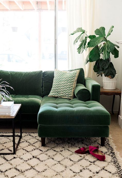 Green Velvet Tufted Sofa via The House that Lars Built Green Sofa Design, Arab House, Emerald Green Sofa, Green Sofa Living, Green Sofa Living Room, Green Couch, Green Velvet Sofa, Green Sofa, Trendy Living Rooms