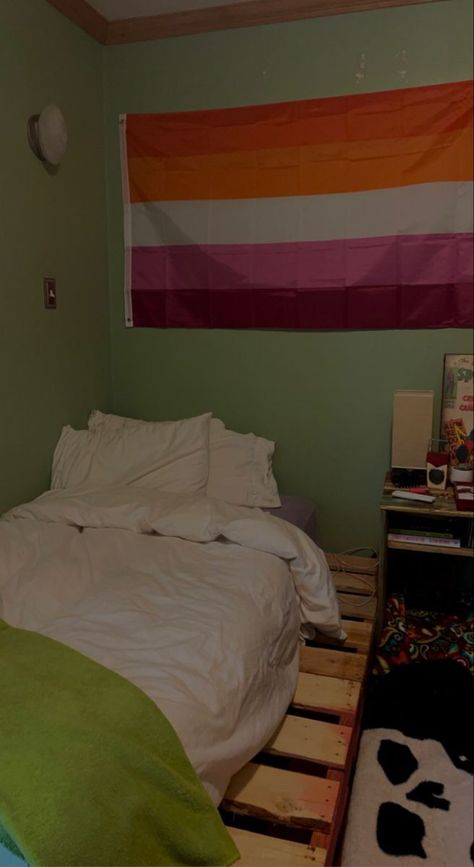 Lesbian Bedroom Decor, Lesbian Flag Room Decor, Lesbian Flag Bedroom, Lesbian Flag Room, Lesbian Room Decor, Lesbian Bedroom Ideas, Aestethic Bed, Pride Flag Bedroom, Flags In Bedroom