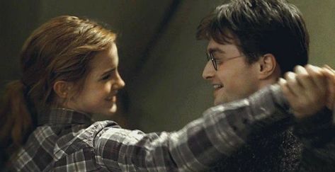 Humor Friendship, Deathly Hallows Part 1, Harry And Hermione, Harry Potter Hermione Granger, Harry Potter Deathly Hallows, Harry Potter Scene, Septième Art, Friendship Humor, Movie Shots