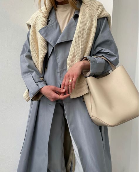 Blue Raincoat Outfit, Trenchcoat Outfit, Summer Trench Coat, Raincoat Outfit, Blue Raincoat, Blue Trench Coat, Outfit Inspo Casual, Soft Summer, Blue Outfit