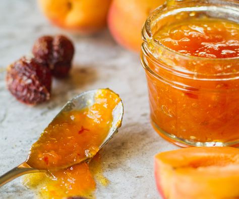 There’s this pepper sauce that I LOVE back in California. They make an original and a spicy cranberry, but my favorite is the apricot habanero. I know it... Habanero Jam, Habanero Recipes, Habanero Jelly, Fresh Apricots, Pepper Jelly Recipes, Jalapeno Jam, Habanero Pepper, Apricot Recipes, Hot Pepper Jelly