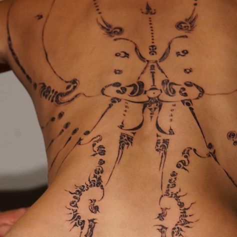 Unique Back Piece Tattoo, Back Tattoo Spiritual, Back Tattoo Big, Feminine Back Tattoos Full, Tight Tattoos, Ornamental Back Tattoo, Back Tattoo Placements, Tattoo Dos, Feminine Back Tattoos