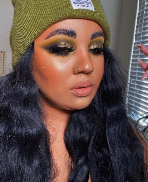 Green Brown Eyeshadow Looks, Earthy Green Makeup, Fluffy Brows, Green Earthy Makeup Looks, Dark Green And Black Eyeshadow Looks, Edgy Green Makeup, Grunge Brown Eyeshadow, Grungy Makeup, Pravana Hair Color