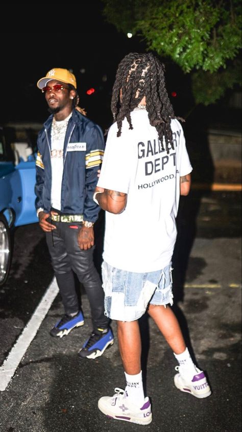 Offset Rapper Outfit, Offset Outfits Rapper, Offset Outfit, Offset Rapper, Men Streetwear Outfits, Chris Brown Videos, Rapper Outfits, Drip Outfit Men, Dreadlock Styles