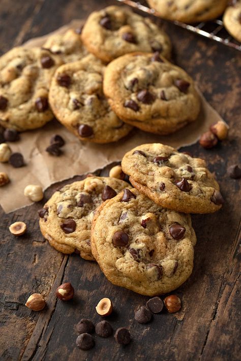 Pictures Of Baked Goods, Chocolate Chip Cookie Photography, Cookie Asethic, Cookie Photoshoot Ideas, Chocolate Chip Cookies Photography, Cookies Astethic, Chocolate Chip Cookies Aesthetic, Cookies Photoshoot, Cookies Pictures