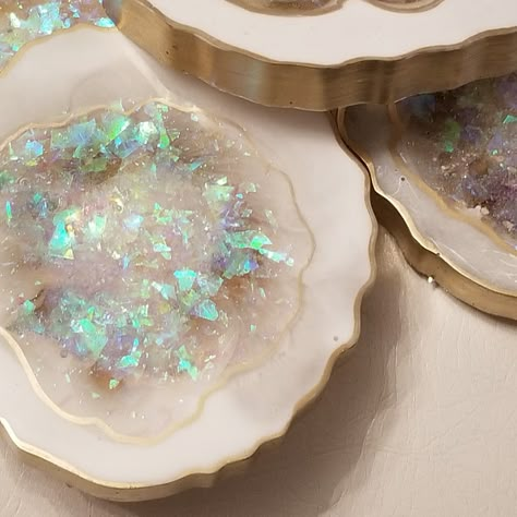 Geode Resin Coasters, Resin Agate, Epoxy Floor Designs, Resin Boards, Resin Canvas, Mosaic Coasters, Geode Resin Art, Resin Craft Ideas, Alcohol Ink Resin