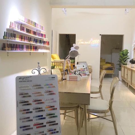 Korean Nail Studio, Korean Nail Salon, Nail Minimal, Korean Salon, Korean Nail, Salon Suites Decor, Nail Salon Decor, Spa Interior, Nail Art Studio