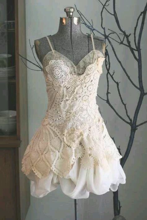 Love romantic dresses with lace Dollie Art, Altered Couture, Crochet Dresses, Crochet Clothing, Dress Forms, Jane Birkin, Lace Doilies, Vestidos Vintage, Wedding Dresses Vintage