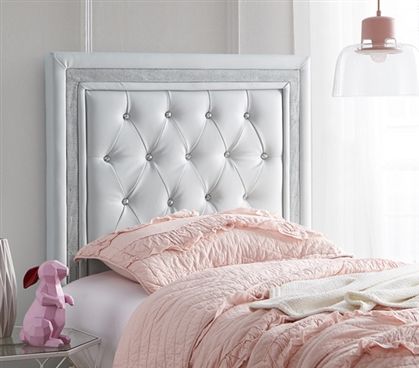 College headboards can really make a statement when you include them with the rest of your dorm decor. This gray dorm headboard with a beautiful silver crystal border will make your entire college dorm room look spectacular. This beautiful dorm decor item will be a perfect fit for your extra long Twin bed. Dorm Room Ideas Small Spaces, Basic Dorm Room, Bama Dorm Room, Bama Dorm, College Headboard, Room Ideas Small Spaces, Dorm Room Headboards, Boho Couch, Room With Storage