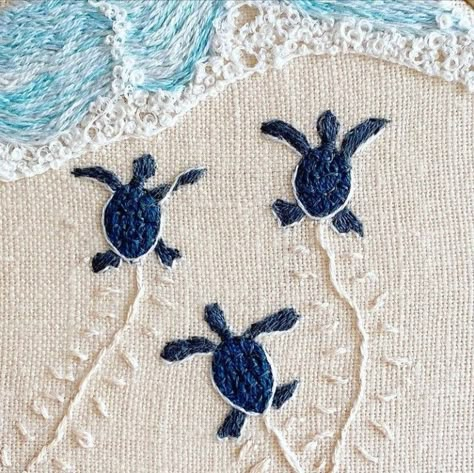 World Turtle, Fused Plastic, World Turtle Day, Turtle Day, Clothes Embroidery Diy, Textile Art Embroidery, Beadwork Embroidery, Felt Projects, Embroidery Stitches Tutorial