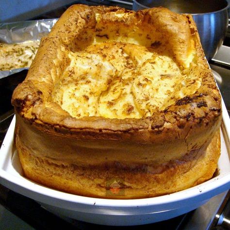 Yorkshire Pudding In A Pan, Traditional Yorkshire Pudding Recipe, Easy Yorkshire Pudding Recipe, Pop Overs, Great British Food, Roast Beef Dinner, Popover Recipe, Yorkshire Pudding Recipes, British Cooking