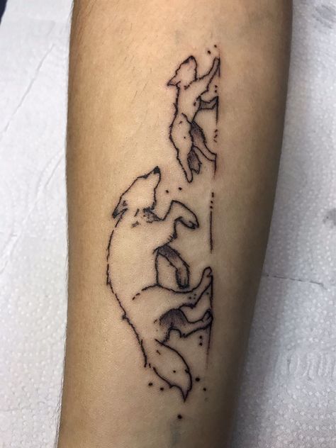 Life Is Strange 2 Tattoo Wolf, Life Is Strange Wolf Tattoo, May The Odds Be Ever In Your Favor Tatoo, Lis 2 Tattoo, Wolf Matching Tattoos, Weird Tattoo Designs, Lis2 Tattoo, Wolf Brothers Life Is Strange, Twdg Tattoo