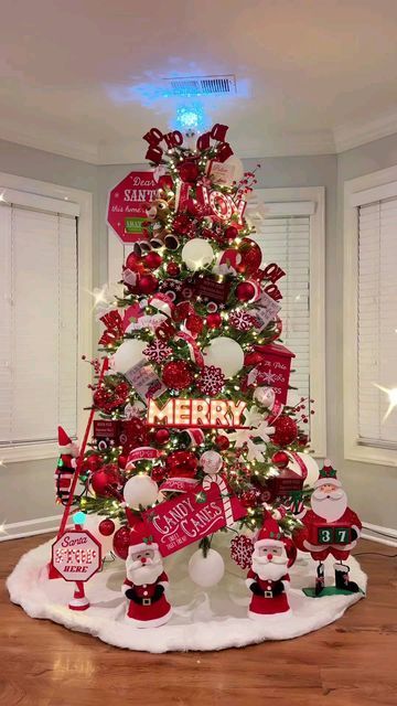 Santa Wonderland Decorations, Santa Workshop Christmas Tree, Black Santa Christmas Tree, Santa Clause Tree, Santa Trees Theme, Santa Theme Christmas Tree, Santa Claus Tree Theme, Santa Claus Christmas Tree Theme, Santa Claus Themed Christmas Tree