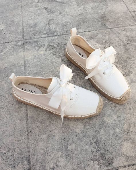 Espadrille Sneakers, Swag Shoes, Perfect Shoes, Flat Espadrille, Modest Outfits, Sneakers White, Cotton Canvas, Espadrilles, Wedding Ideas