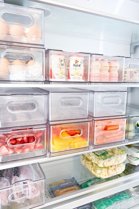 Top Of Fridge Organization, Fridge Storage Ideas, Snack Organization Ideas, Fridge Hacks, Snack Organization, Fridge Goals, Fridge Organization Ideas, Fridge Ideas, Healthy Fridge