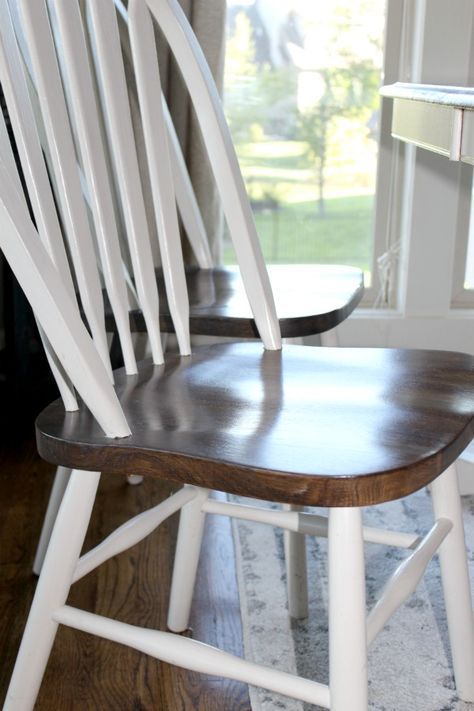 Table And Chairs Makeover, Painting Kitchen Chairs, Wood Chair Makeover, Old Kitchen Tables, Old Wood Table, Kitchen Table And Chairs, Kitchen Table Makeover, Painted Chair, Chair Makeover