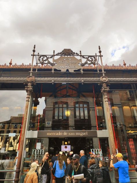 Mercado San Miguel Madrid, Madrid, Santos