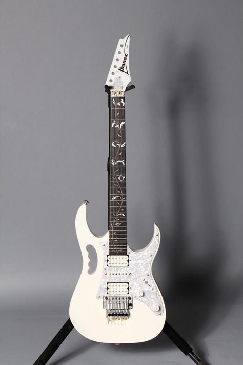 “Ibanez JEM7VWH White with Vines.  Fitted with a Floyd Rose Speed Loader trem system Manufactured since 1994 Electric Guitar Art, Famous Guitarists, Instruments Art, Ibanez Guitars, Types Of Guitar, Guitar Obsession, Steve Vai, Cool Electric Guitars, Guitar Collection