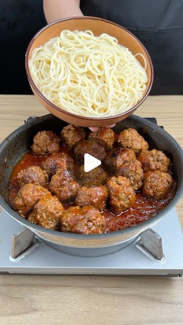 One Pot Meatballs, Spaghetti And Meatball Recipes, Meat Ball Recipes, Noodles And Meatballs, Italian Meatball Recipes, Meatball Dinner Ideas, Meatball Meals, Pasta With Meatballs, Pasta And Meatballs