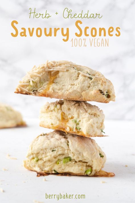 Savory Vegan Baked Goods, Picnic Finger Foods, Savory Scones Recipe, Food And Mood, Cheddar Scones, Healthy Scones, Vegan Breads, Vegan Appetizers Recipes, Vegan Appetizer