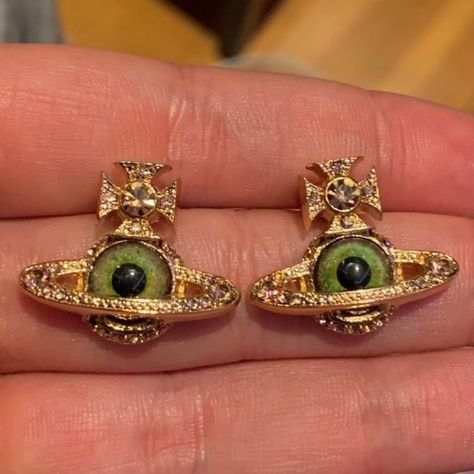 vivienne westwood green eye orb earrings Orb Earrings, Vivienne Westwood Jewellery, Earrings With Crystals, Green Eye, Dope Jewelry, Funky Jewelry, Mode Inspo, Jewelry Inspo, Piercing Jewelry