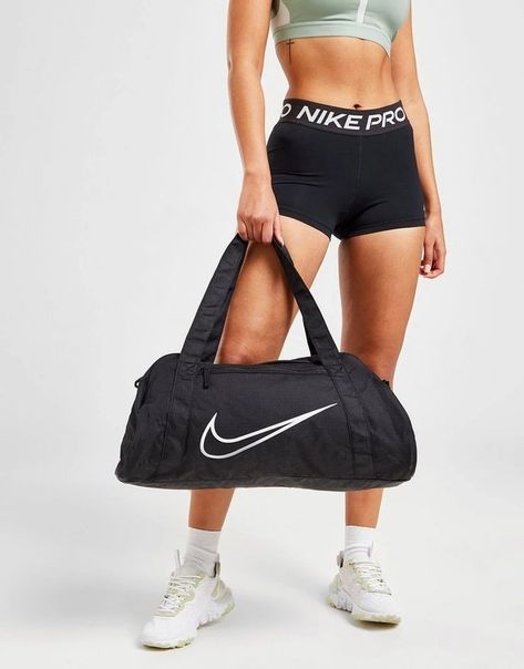 Nike Gym Club Bag, Gym Duffel Bag Women, Gym Duffle Bag Woman, Duffel Bag Aesthetic, Gym Bag Diy, Gym Bag Aesthetic, Women Gym Bag, Nike Sports Bag, Gym Bags For Women