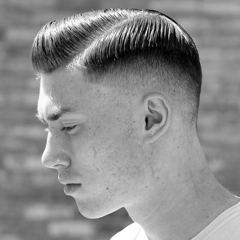 Vintage Hairstyles For Men, Old School Haircuts, Brylcreem Hairstyles, Short Fade Haircut, Mens Haircuts Short Hair, Barbers Cut, Classic Hair, Mens Hairstyles Thick Hair, Rockabilly Hair