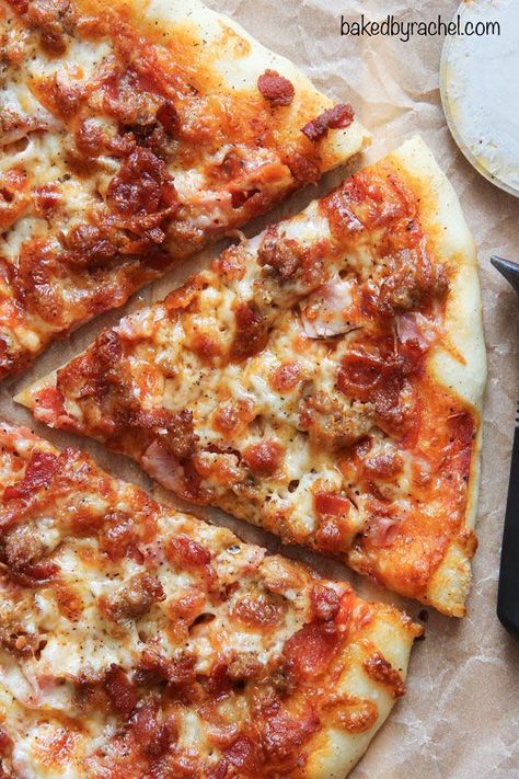 Meat Lovers Pizza, Perfect Pizza, Pizza Recipes Homemade, Flatbread Pizza, Pizza Bake, Delicious Pizza, Think Food, Pizza Hut, Meat Lovers