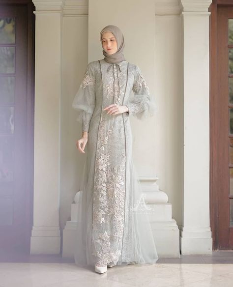 Kebayatanty on Instagram: “Yuk langsung aja DM admin untuk pemesanan😘 #kebayamodern #kebaya #kebayawisudamodern #kebayawisuda #kebayakekinian #kebayajakarta…” Hijab Gown Dresses, Dres Hijab, Dress Kebaya Modern, Brokat Modern, Dress Brokat Modern, Model Dress Kebaya, Dress Muslim Modern, Braidsmaid Dresses, Gaun Dress