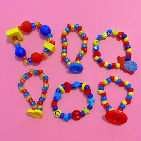 Clown Oc, Clowncore Aesthetic, Pulseras Kandi, Clown Girl, Clown Art, Diy Kandi Bracelets, Pony Bead Bracelets, Diy Kandi, Kandi Kid