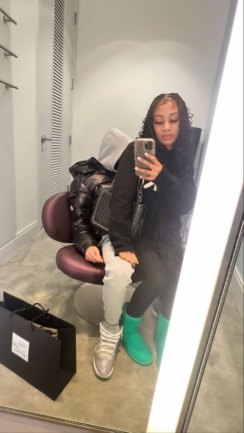 Mirror Pictures Couples Black, Me And My Bf Pics Black, Mirror Pics With Boyfriend Black, Black Couple Picture Ideas, Cute Black Couple Photos, Hood Couple Goals, Hood Relationship Goals, Black Couple Goals, Black Relationships