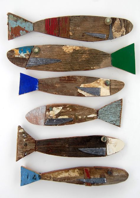 Everything Coastal....: Fish and Ships Coastal Art Driftwood Candle Holders Diy, World Painter, Driftwood Candle Holders, Driftwood Candle, Deco Marine, Driftwood Projects, Wood Fish, Fish Crafts, Wooden Fish