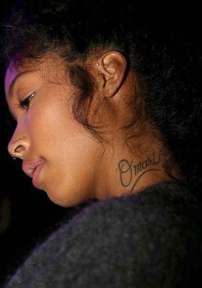 Name Tattoos On Neck, Boyfriend Name Tattoos, Girl Neck Tattoos, Tattoos Infinity, Neck Tattoos Women, Black Girls With Tattoos, Pretty Ear Piercings, Inspiration Tattoo, Tattoos Geometric